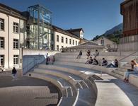sitting-atrium-standing-hoerbs-1.jpg